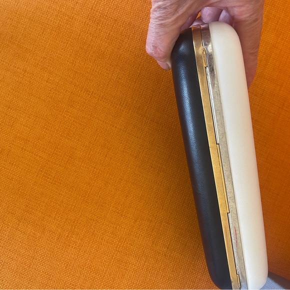 VINTAGE BLACK/WHITE TWIN Skull Clasp Clutch - Picture 11 of 16